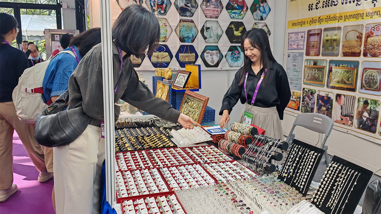 At China-ASEAN Expo, Cambodian Artisans Build Contacts but Await Their Big Break
