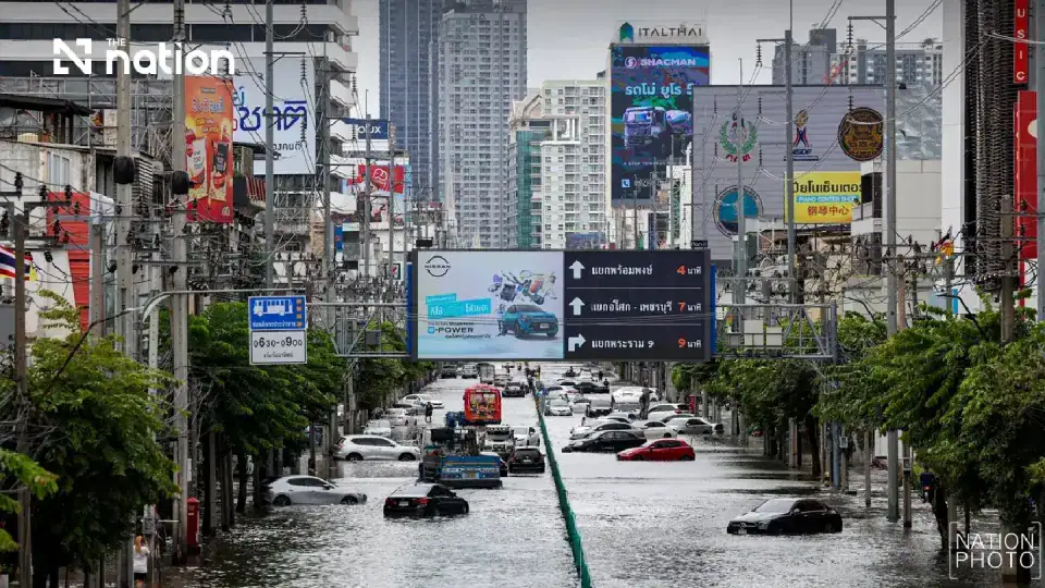 Bangkok Suffers Heaviest Losses as Thai Floods Hit Economy