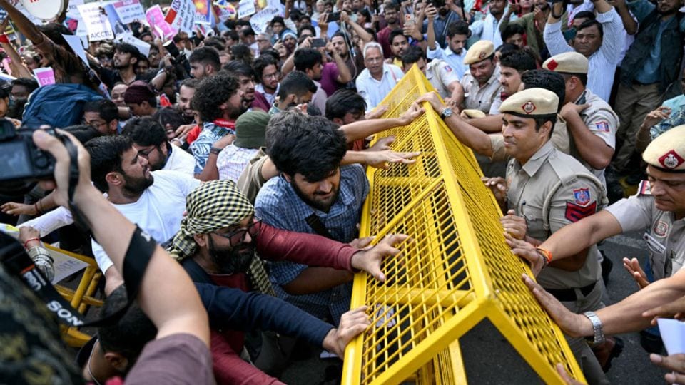 Indian Opposition Rallies Against Election Chief as Supreme Court Prepares to Weigh In