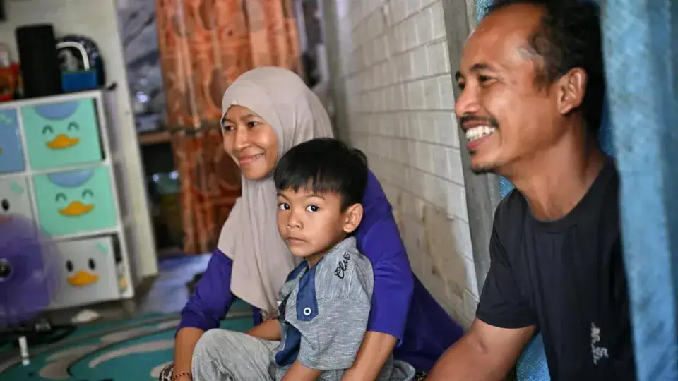 Indonesian wildfires and haze in Kalimantan cost billions as families struggle to cope