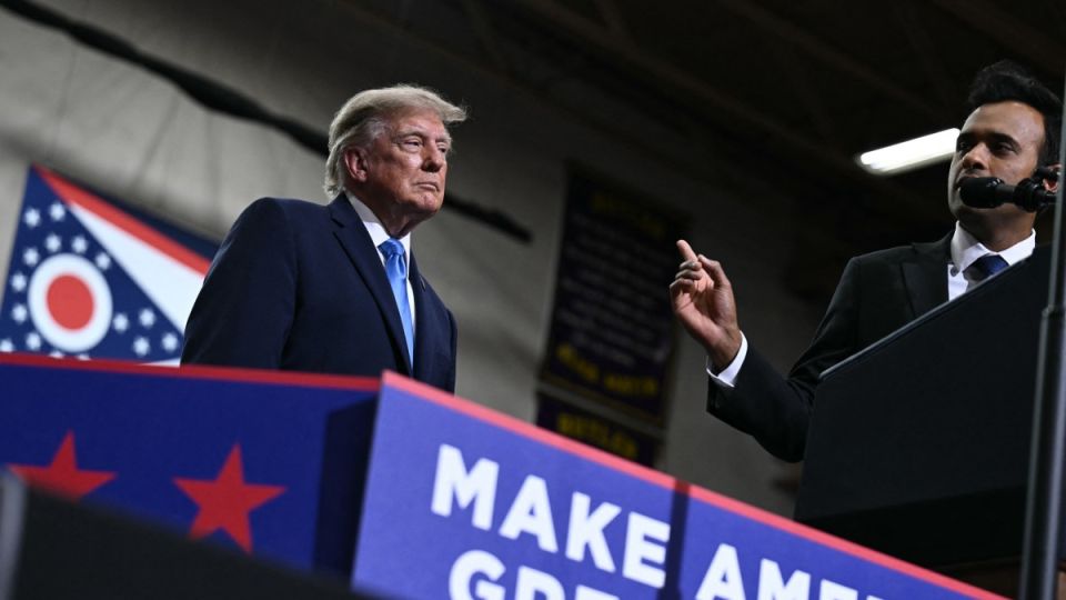 Trump Warns Foreign Firms Could Face Tariffs of Up to 300% as South Korea Stumbles Over US Investment Deal